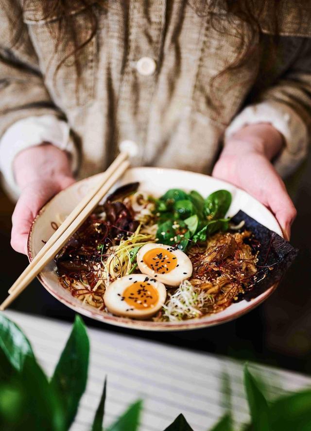 薪水|当代九五后打工人职场图鉴:“咸鱼不想翻身,摆烂大有人在”