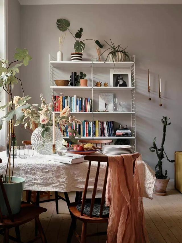 瑞典小姐姐住老破小,布置简单氛围超温馨,一个人过得有滋有味