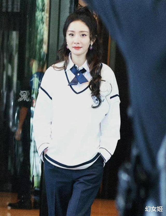 杨幂录制密逃4眼睛受伤,工作室称已做缝合处理,节目组也已致歉