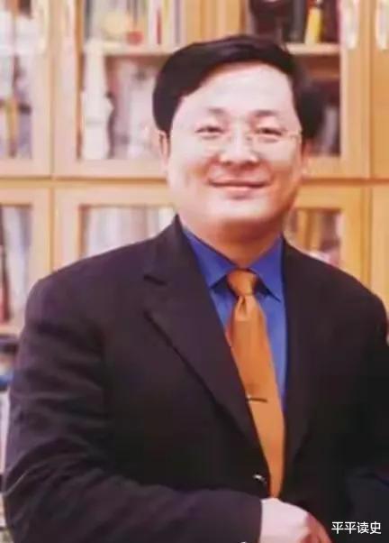 2006年，身家400亿的袁宝璟被判死刑后，在殡仪馆受刑时双眼含泪