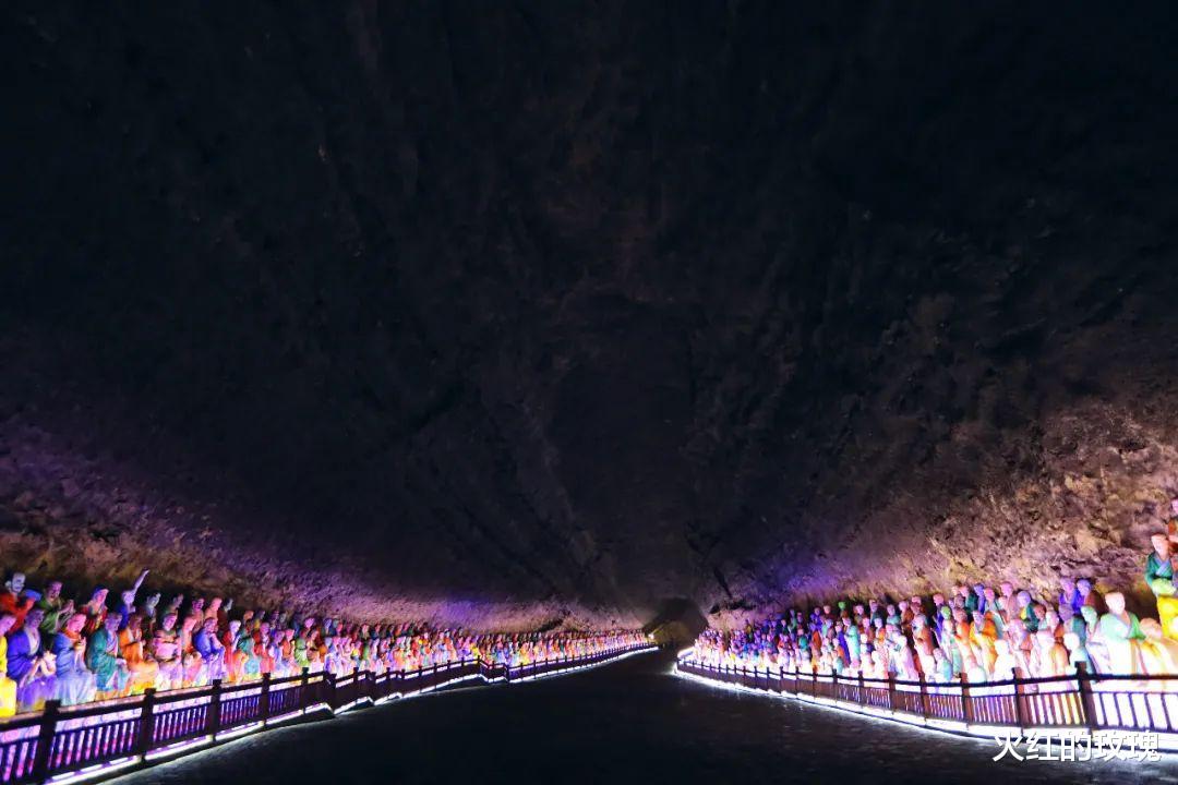 恒河|神奇！重庆深山发现一个巨洞，天上掉落一块巨石，神似佛像