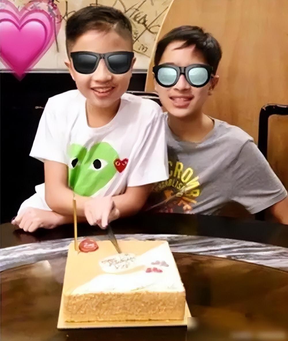 李克勤|55岁港星李克勤内地捞金！坐拥数亿豪宅，小6岁娇妻把控财政大权