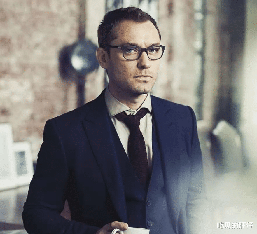 裘德·洛|花心“裘花”：6个孩子4个妈，美貌基因都给女儿，儿子方脸还油腻