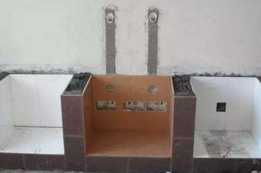 父亲硬要给我水泥砌电视柜，完工后服气了，心里不知滋味！