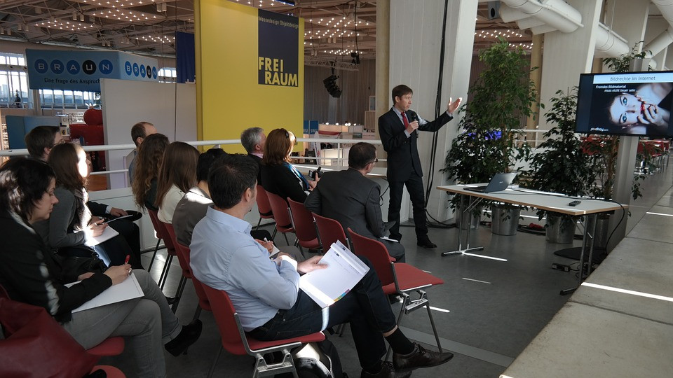 |如何判断一个人的成功与否？