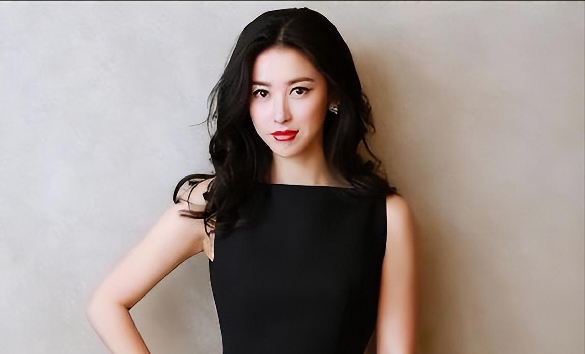 朱珠|朱珠自称因疫情结婚生子，身材走样脖子颈纹明显，疑产后未恢复？