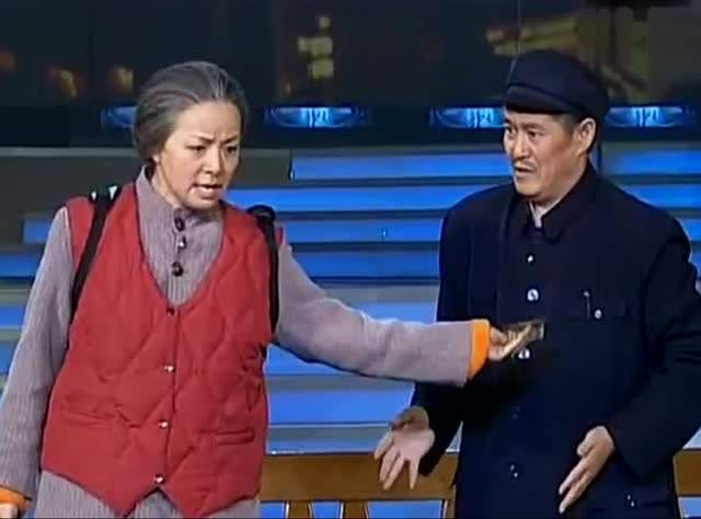 61岁宋丹丹豪宅内跳皮筋,房屋装修奢侈空间极大,可容纳上百人聚会