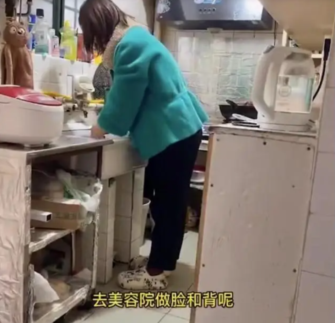 |万元生活费一天花完,5000办卡做美容,引发热议的妻子错在哪了?