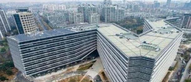 移动支付|马云花12亿建造的支付宝大楼曝光,外形不忍直视,像个人在磕头