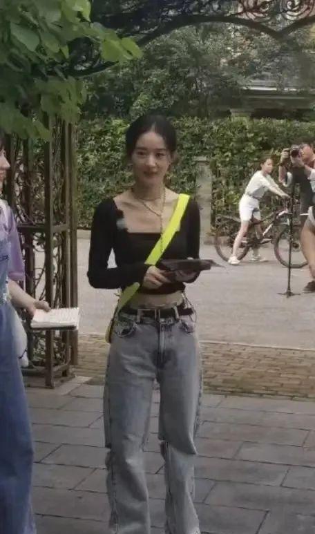 杨幂|8位女星的生图：杨幂腿不直，赵丽颖身材比例受争议