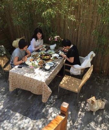 孙楠|带你参观孙楠住的豪宅，如今喜欢养生了，在家喝茶享受生活