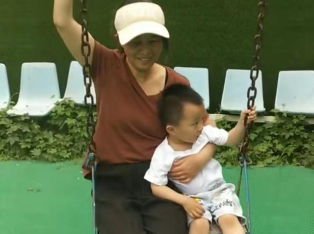 bilibili|田静爸爸晒奇奇成长记录,田妈频频出现!网友:姥姥姥爷辛苦了