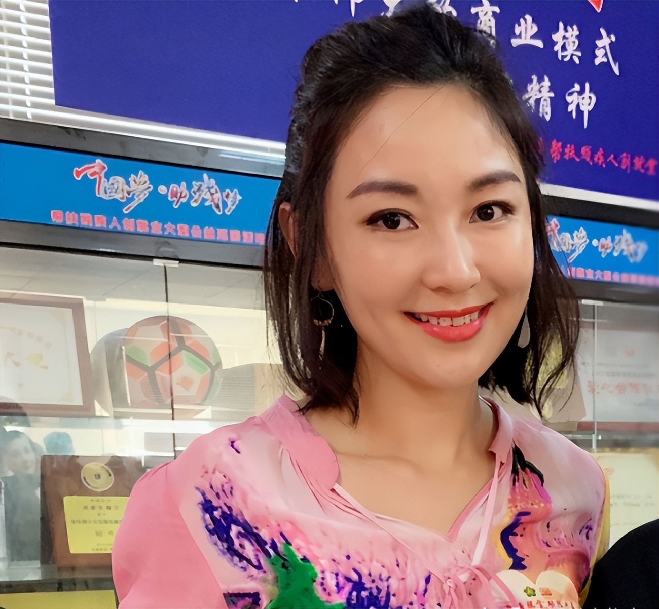 陈少霞|红得快、凉得也快，这五位“风光不再”的女星真是太可惜了