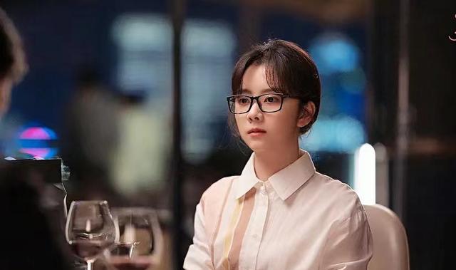 秘书|刚播7集好感度飙升，这才是爱情职业剧的范本，差点被名字耽误