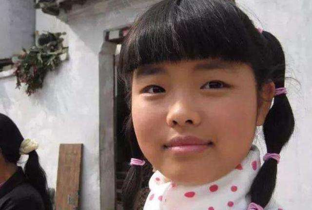 王莎莎|“整容式”成长王莎莎：13岁凭莫小贝一夜爆红，今逆袭成清纯女神