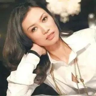 整容|“中国悍妇”邓文迪：送默多克绿帽，离婚分走270亿