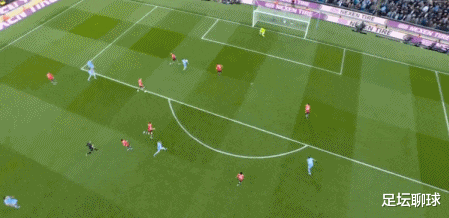 英超|2-1！英超刺激22分钟：3球对飙+梅开二度，5万人现场见证，C罗变看客