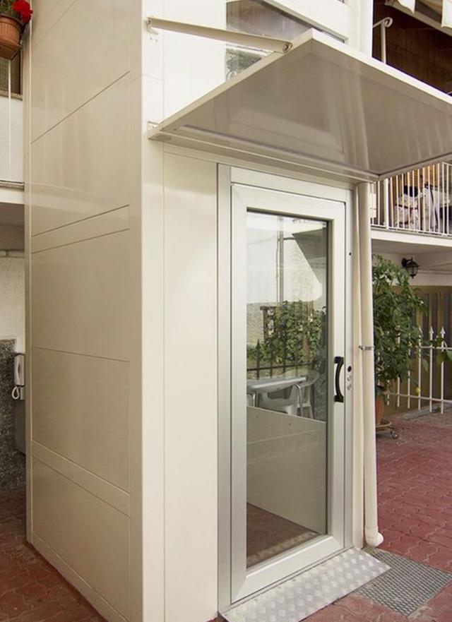 学学国外,自建房直接请人在院子搭建个室外电梯,上下不超过5秒