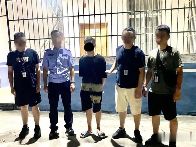 怀集:侦破冒充公检法诈骗案,事主送锦旗致谢