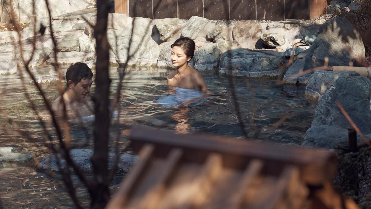 温泉|日本“混浴”温泉，女性隐私怎么保障？当地人：里面有摄像头