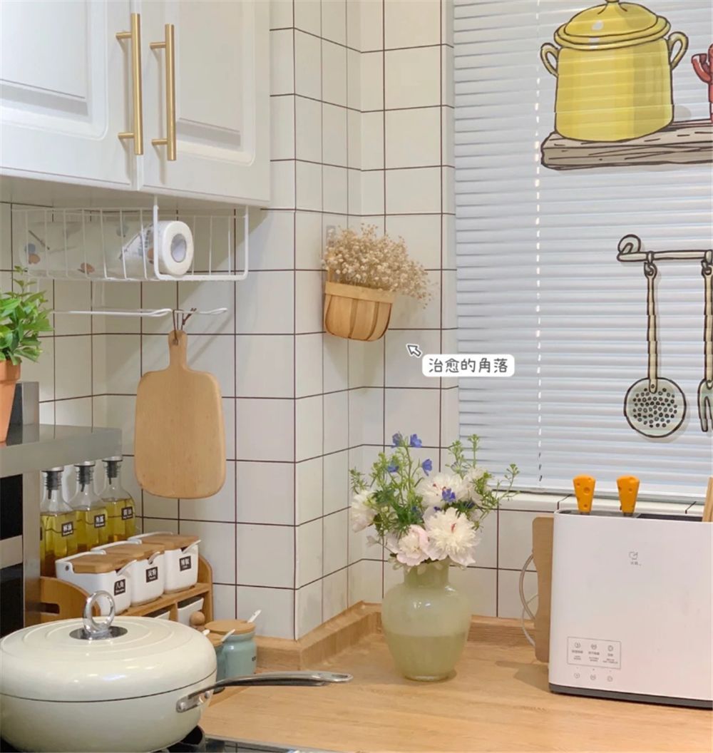 姑娘改造5㎡小厨房:不敲不砸,用最简单的方法呈现最温馨的效果