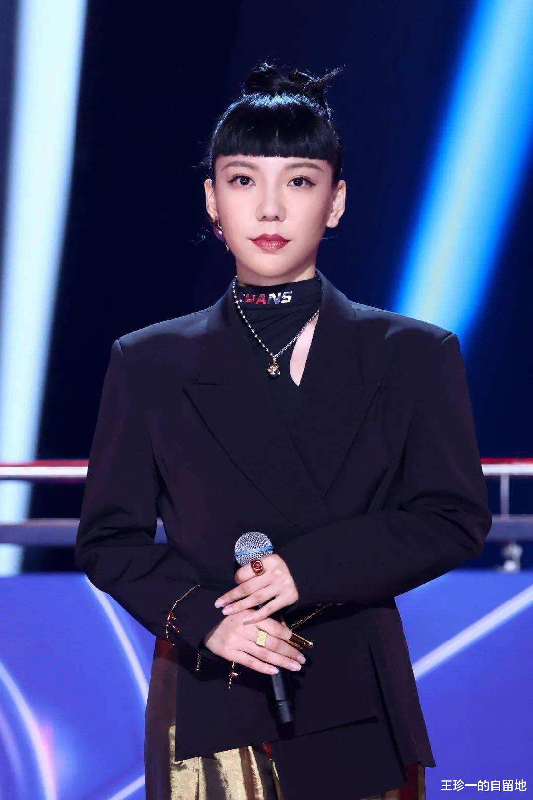 吴莫愁|20岁就红透半边天的吴莫愁，怎么就糊了？