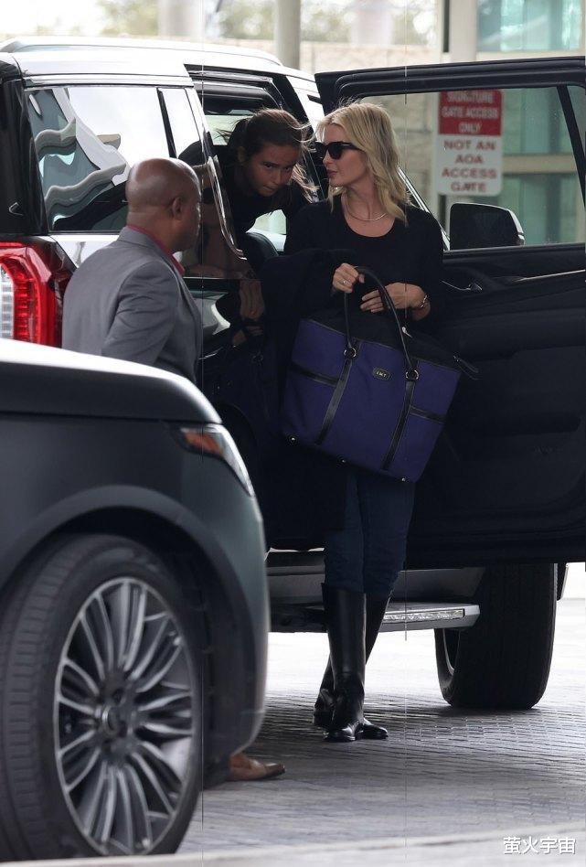 伊万卡|40岁伊万卡乘私人飞机外出,肌肤无瑕侧颜惊艳,被曝暗中助力父亲