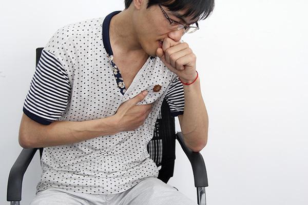 少白头|肺不好易生病?肺部出现问题,身体或早已给出提示,你可能已忽视