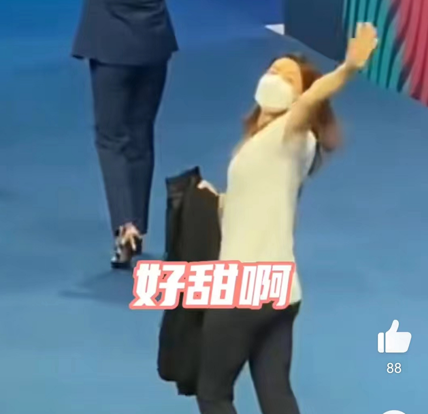 穿衣搭配 郭晶晶为事业缺席老公生日！儿子穿60元国货下厨，却被妹妹抢风头