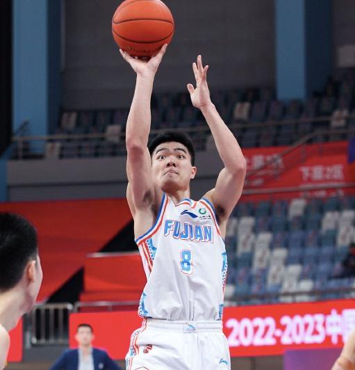 四川20分大胜福建：结束8连败送对手7连败哈达迪准三双