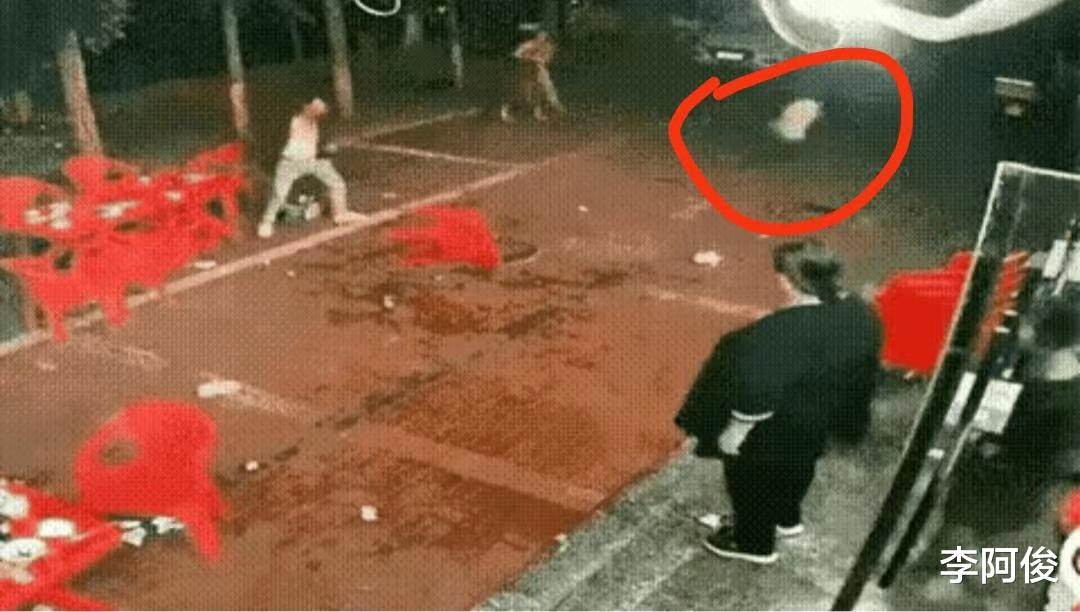 唐山打人事件的小巷里,没有打死人,也没有碾死人