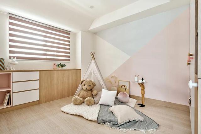 这对夫妻很有眼光,坚持极简主义,把房子装得简约又高级,晒晒