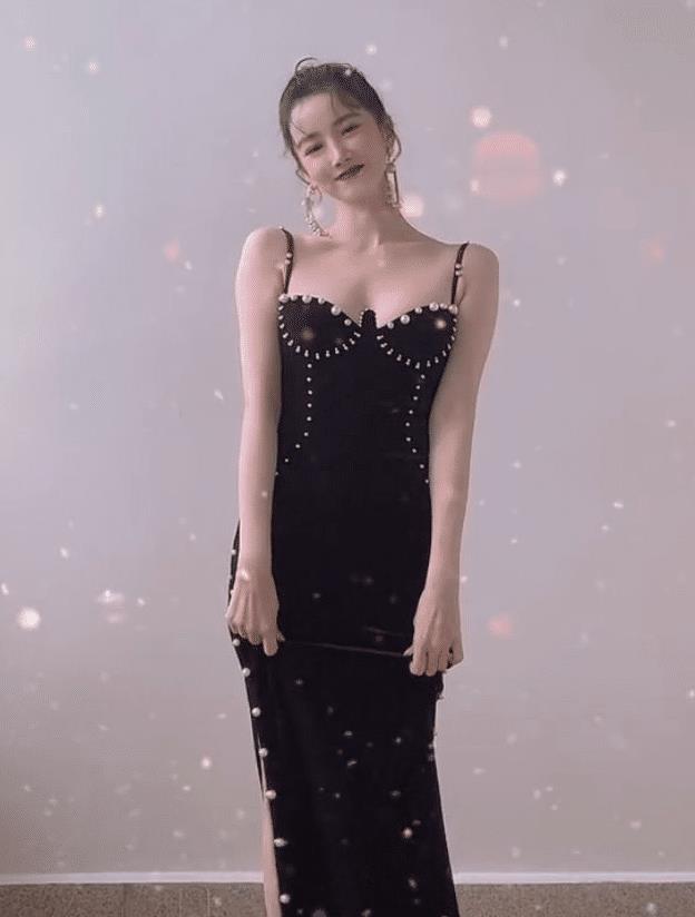 陈小纭|陈小纭“跳舞照”，在无瘦腰滤镜下，这腰围真实存在吗？