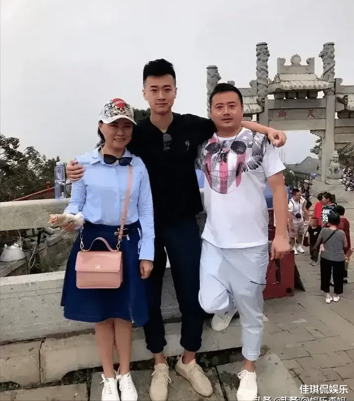 赵海燕|赵海燕生活中与戏中截然不同,依然十分年轻漂亮,有气质!