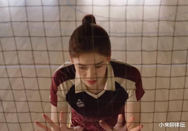 李盈莹|李盈莹7天内2度发声，独立代言被吹捧直逼朱婷，已是攻防核心