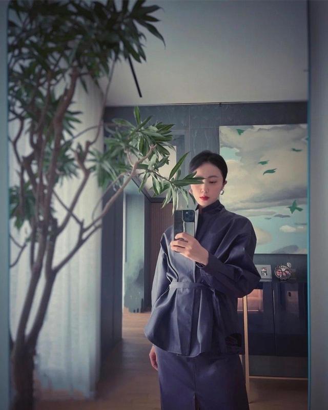 孙莉|孙莉带二女儿出行,多妹温婉可人,母女时尚感十足!