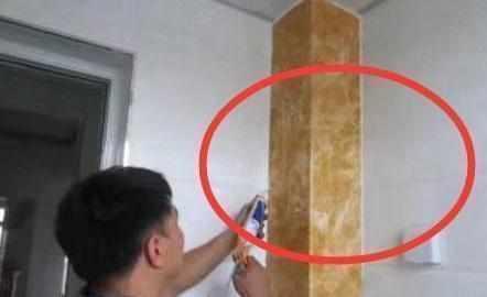 这样接水管很容易漏水,发现了赶紧结钱让他走