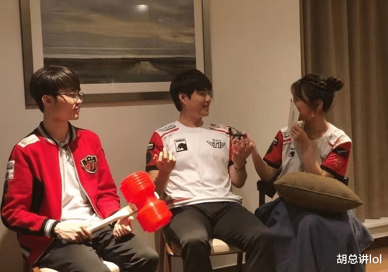 jdg战队|LOL：JDG赛前海报太搞了，EDG有苦说不出，厂长被当成背景板了