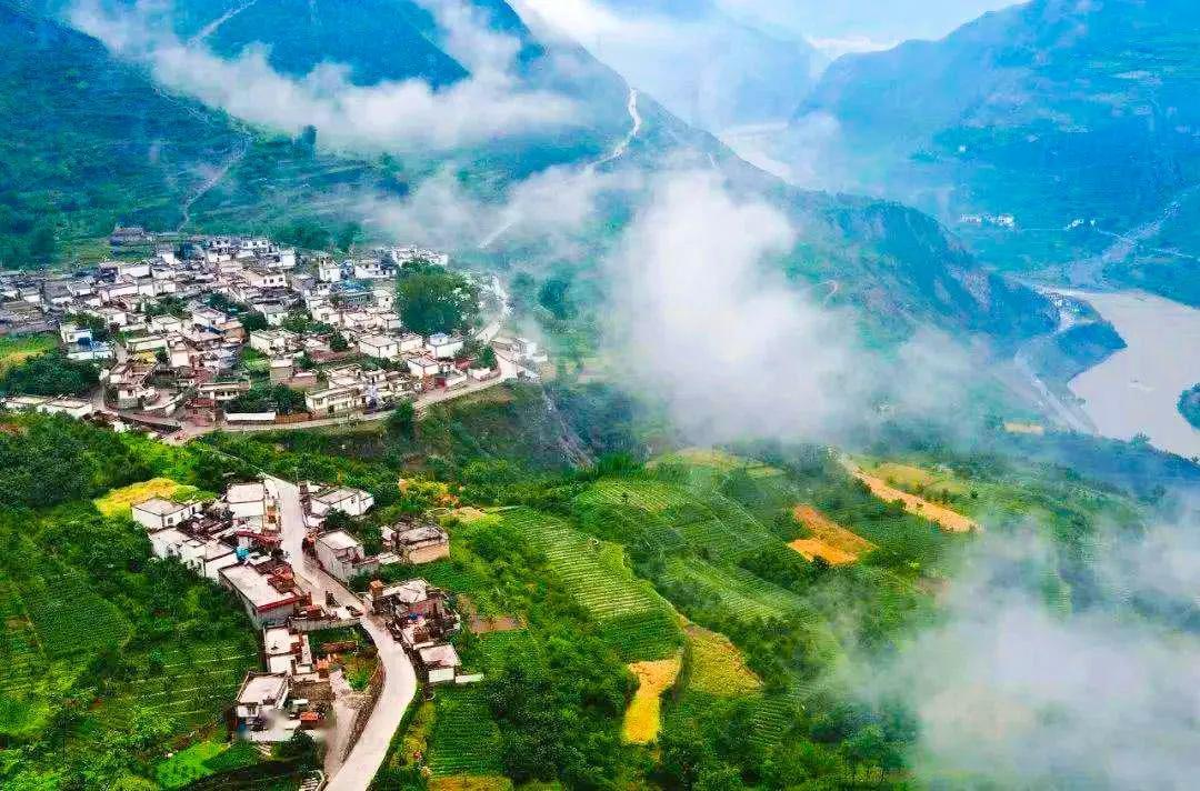 文旅部|四川一避暑胜地，水乡和藏寨的结合体