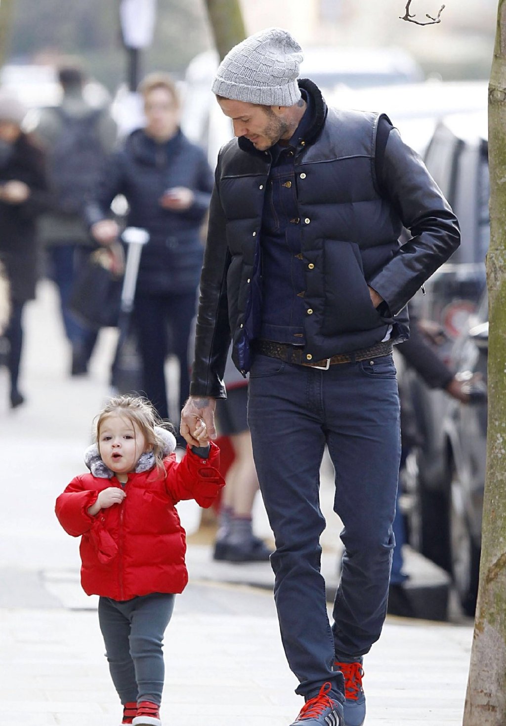 布罗迪|小七长大了!老爸贝克汉姆带小七参加晚宴,汤姆布罗迪父子亮相