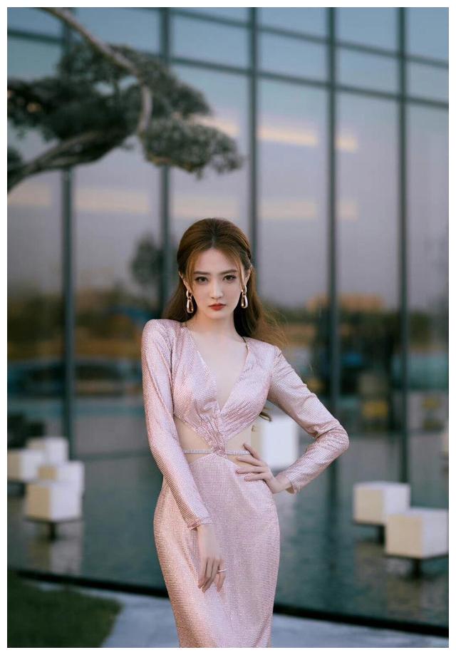 徐璐|徐璐的身材太绝了,穿“人鱼裙”都没勒出赘肉,“花瓶腰”太惹眼