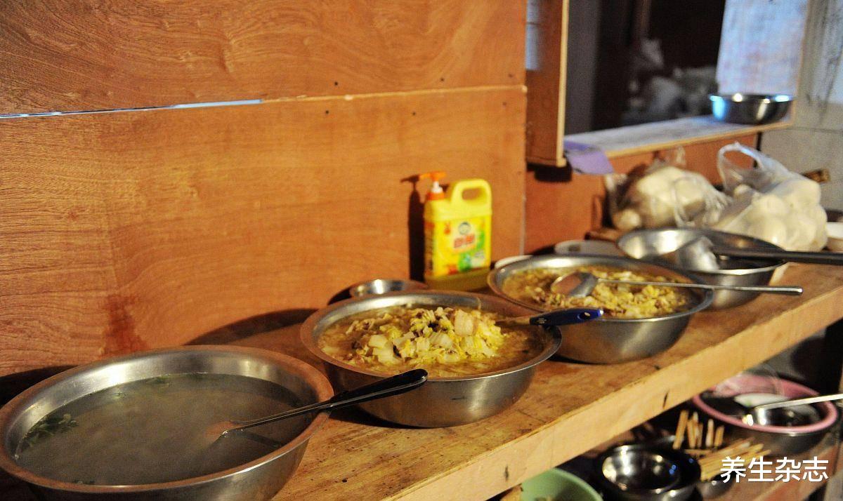 医生|34岁博士查出甲状腺结节,仅半年癌变,医生叹息:起床1习惯害了他