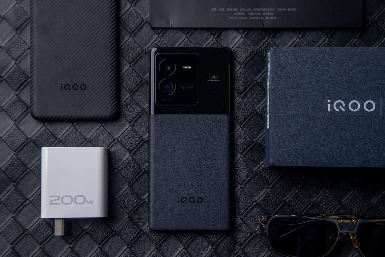 传感器|200W超快闪充舍我其谁?iQOO 10 Pro深度测评