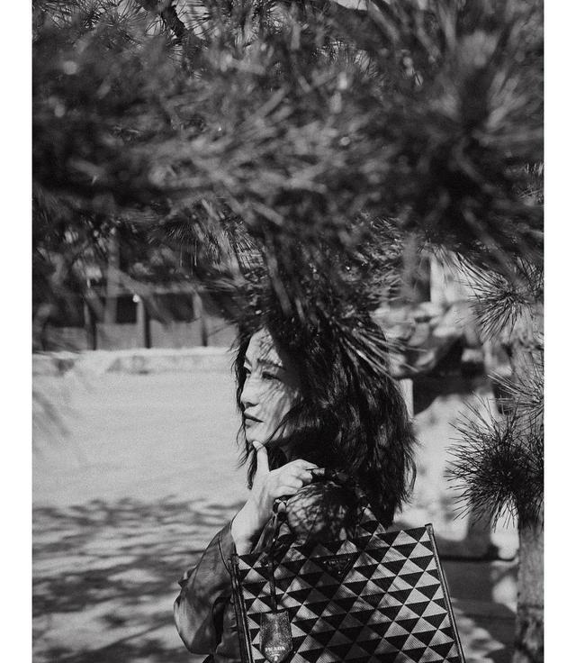 张雨绮|郭柯宇离婚后活成女王，手提几十万奢侈品包，脚踩上万名牌鞋