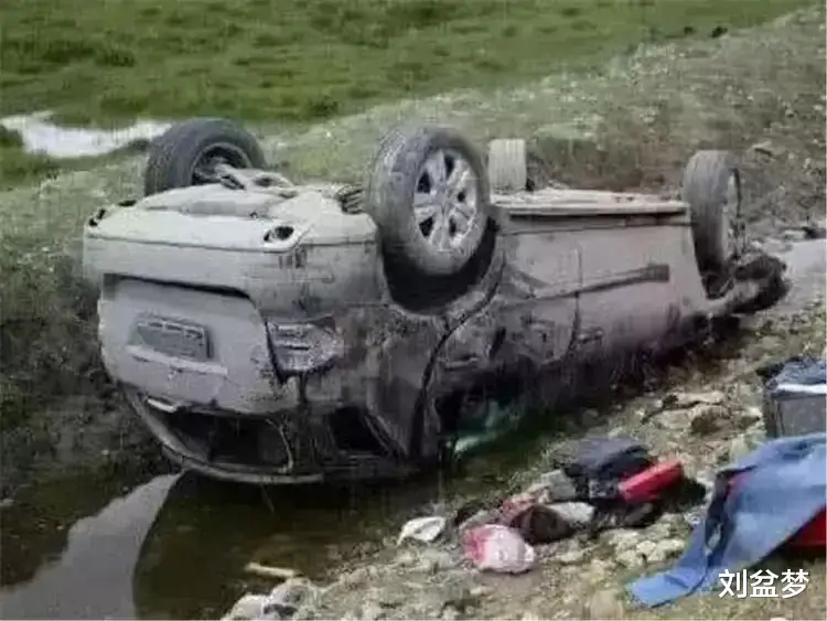 温州|“天路”川藏线上的废弃汽车，为什么无人敢碰？本地人：你捡个试试