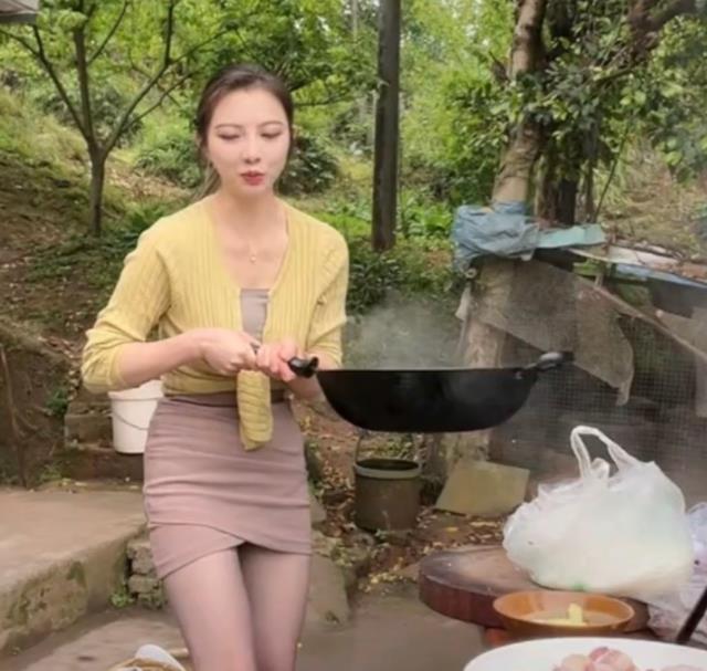 95后“卖鱼西施”走红网络,素颜照曝光,网友直呼“没想到”