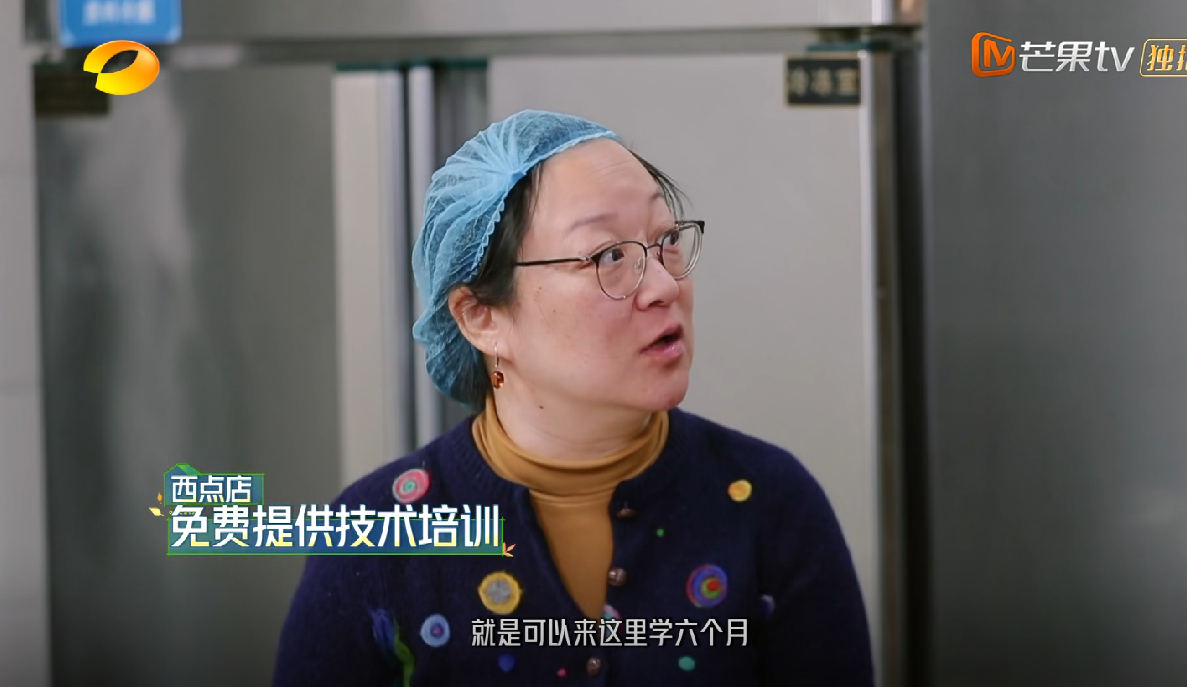 汪涵|汪涵帮听障人士找工作,张含韵为交流学手语,这档综艺来真的