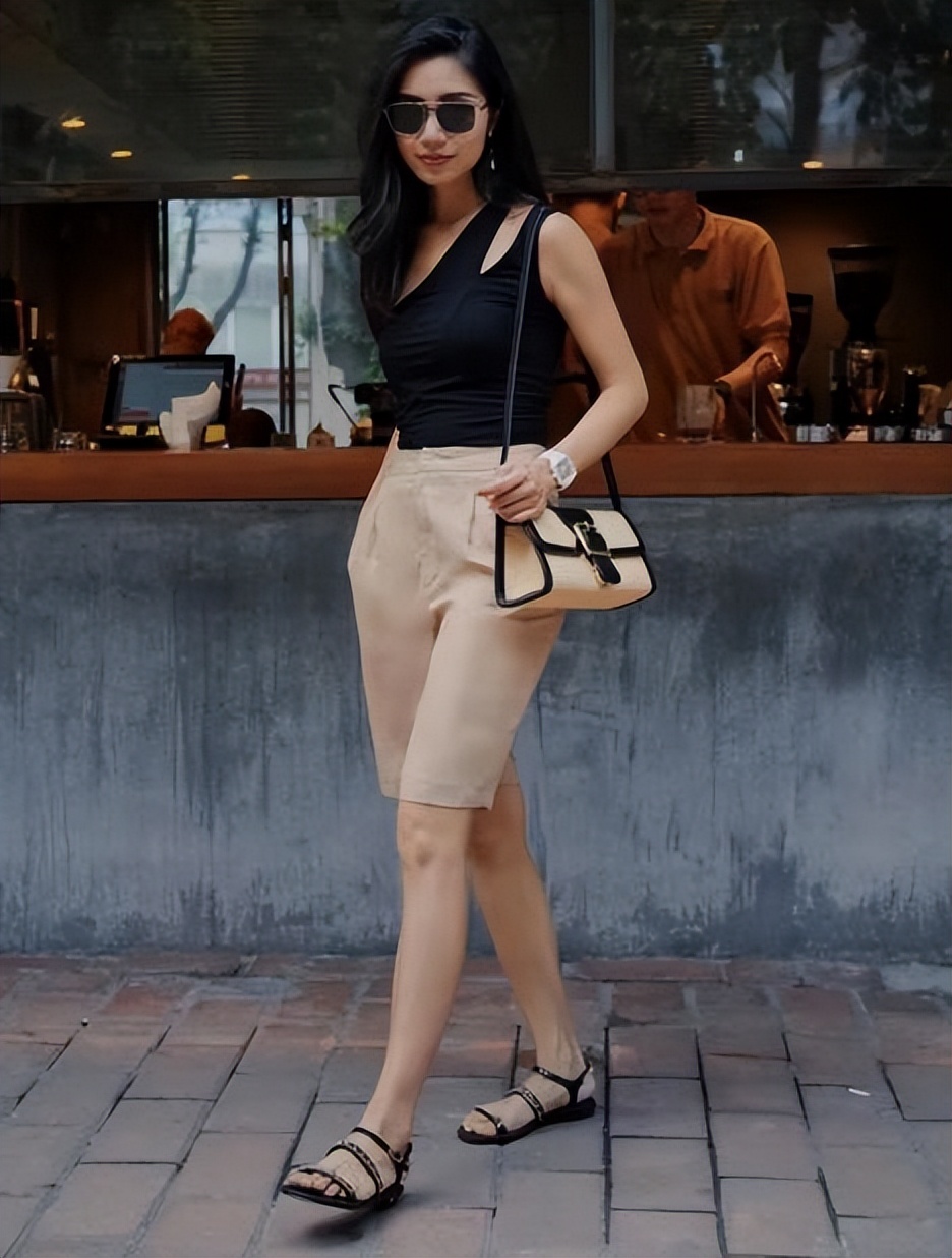 穿凉鞋的季节又到了，什么凉鞋配什么下装，穿对了“整容级”好看