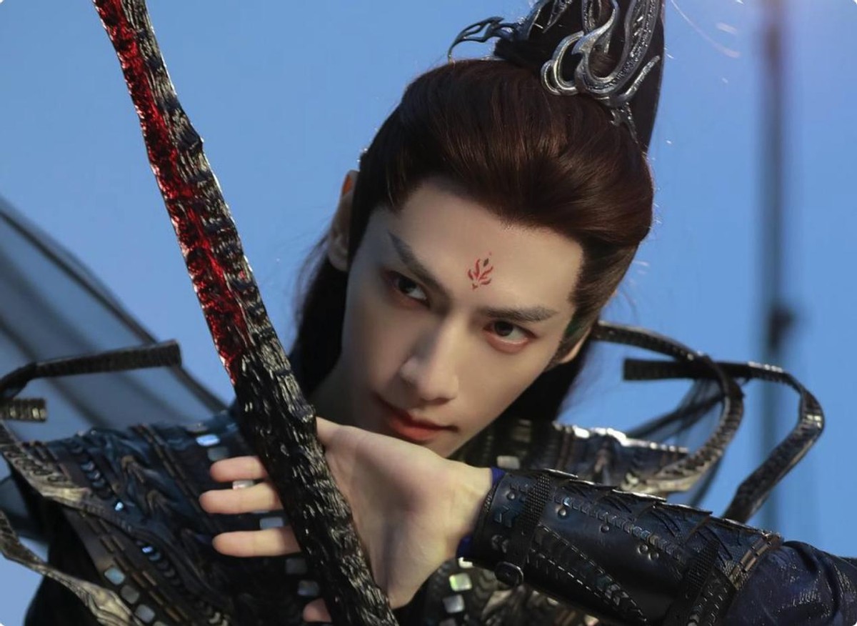 长月烬明|《长月烬明》女配群像:王一菲模样大变,张芷溪妆容是最大亮点