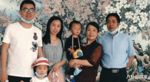 街拍|云昊直播晒许妈姚爸，与姚家男儿同屏直播，透露异地审理困难